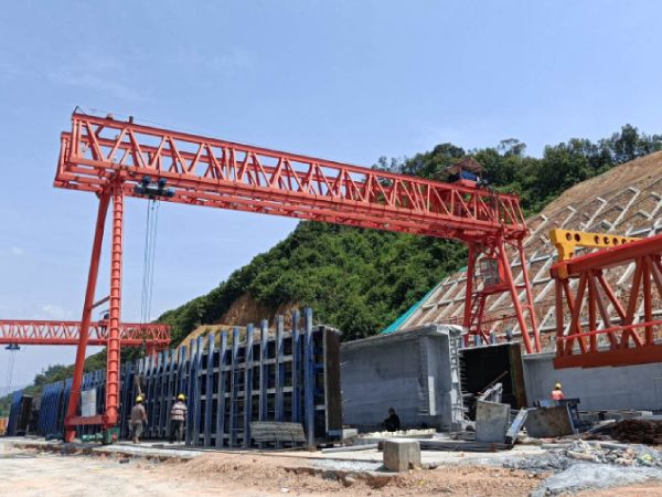 龍門吊門式起重機運行過程中的安全操作規范有哪些?